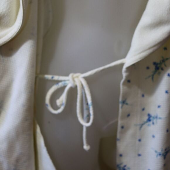 Vanity Fair Waffle Knit Cream & Blue Floral Robe | Vintage Large Cotton Blend - Picture 7 of 16